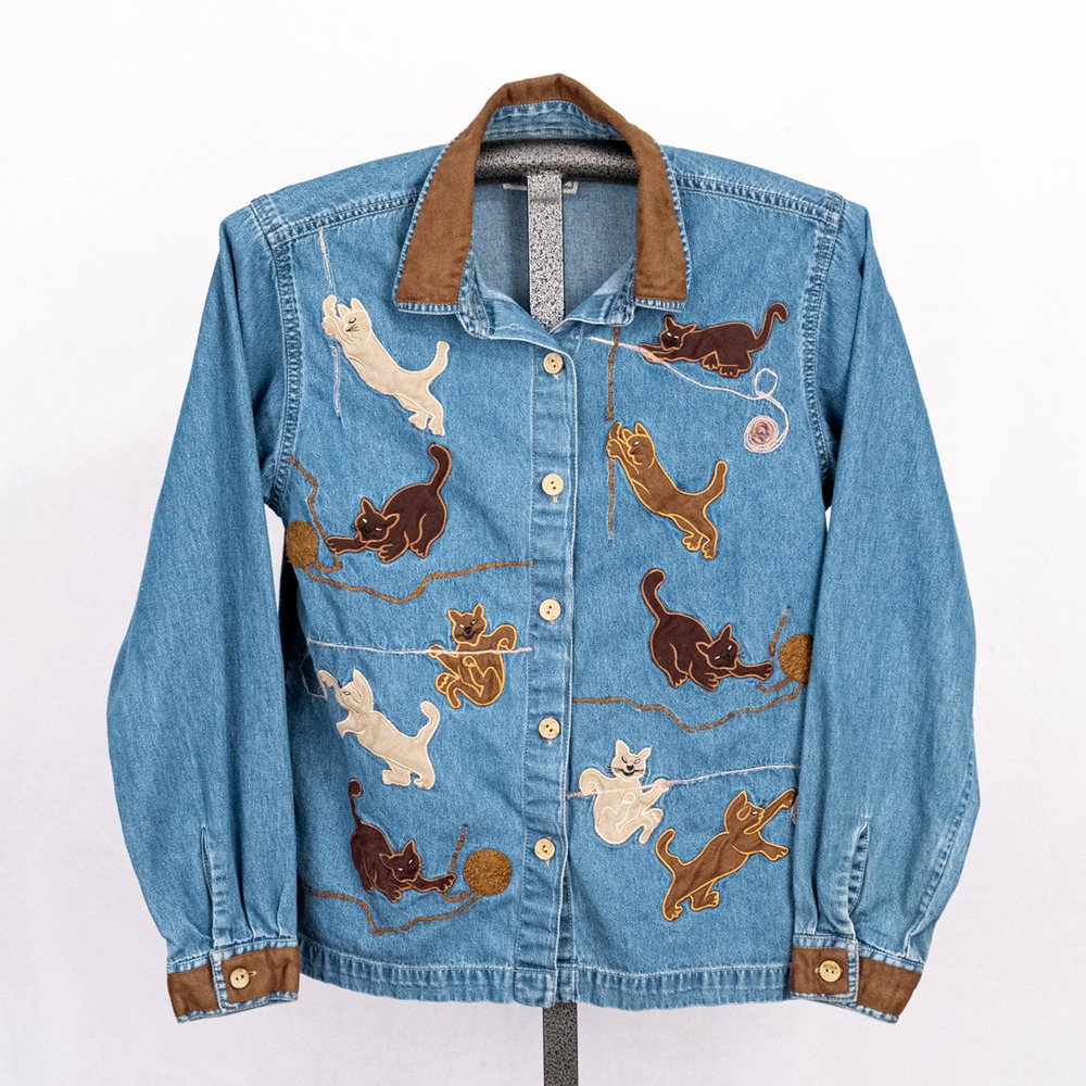 Vintage Tantrums Embroidered Cat Lover Top Women's MEDIUM Chambray Faux Suede